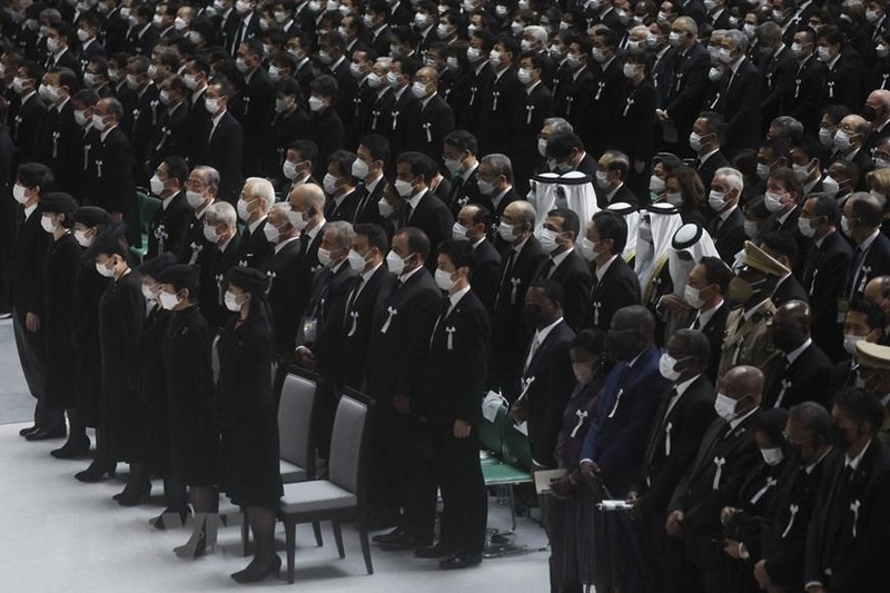 Các quan khách dự Lễ Quốc tang cố Thủ tướng Nhật Bản Abe Shinzo tại Nippon Budokan, thủ đô Tokyo, ngày 27/9/2022. (Ảnh: AFP/TTXVN)