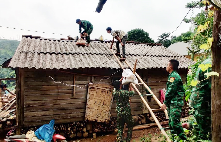 Hỗ trợ đồng bào chằng chống nhà cửa