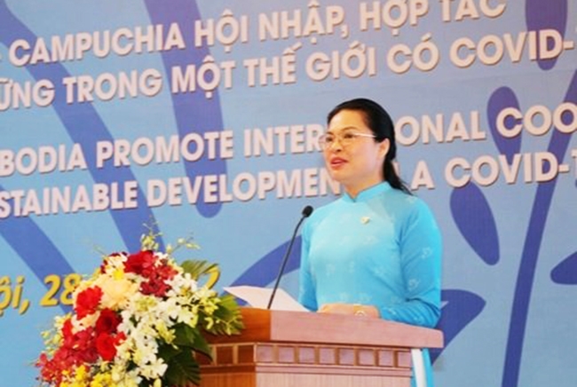 Ủy viên Trung ương Đảng, Chủ tịch Hội LHPN Việt Nam Hà Thị Nga phát biểu khai mạc diễn đàn
