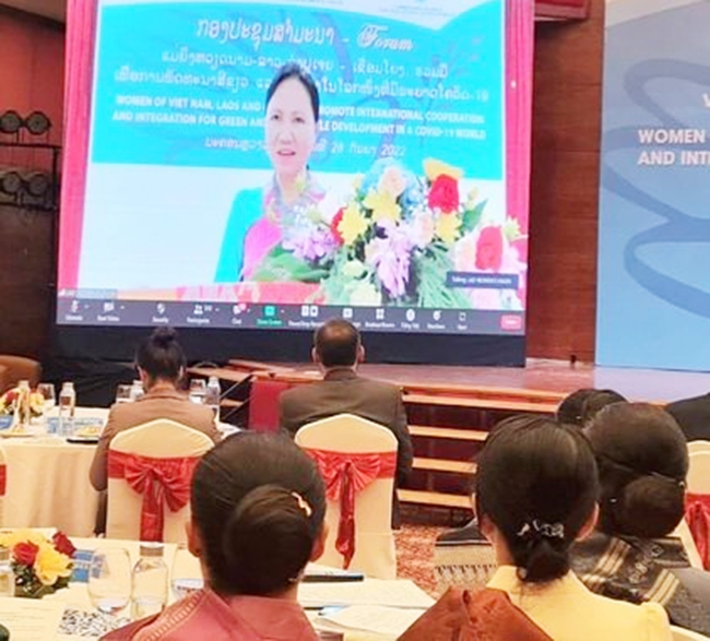 Bà Inlavanh Keobounphanh - Ủy viên Ban Chấp hành Trung ương Đảng Nhân dân Cách mạng Lào, Chủ tịch Hội LHPN Lào, phát biểu tại diễn đàn