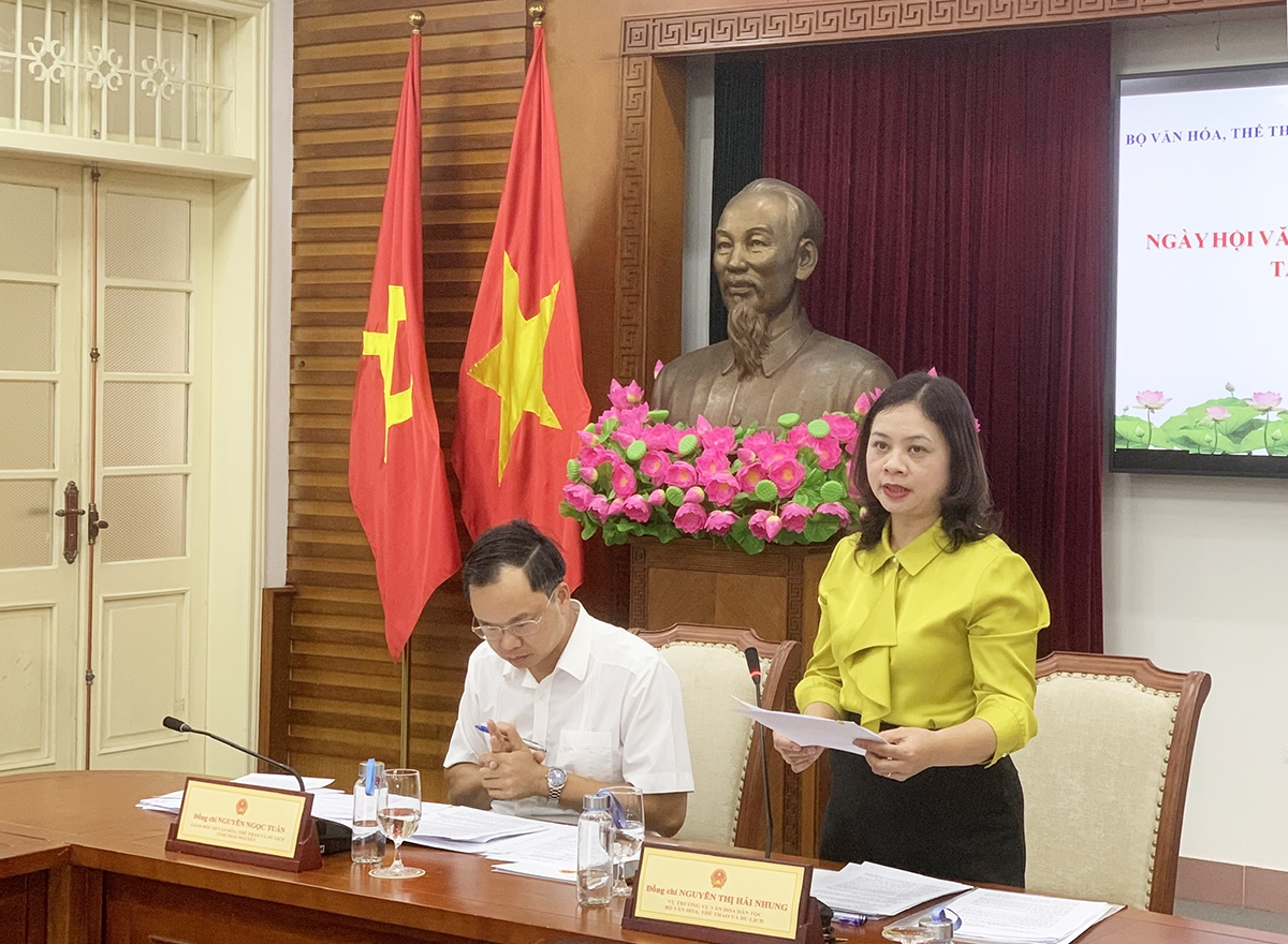 Bà Nguyễn Thị Hải Nhung - Vụ trưởng Vụ Văn hóa dân tộc - Bộ VHTT&DL phát biểu tại buổi Họp báo 