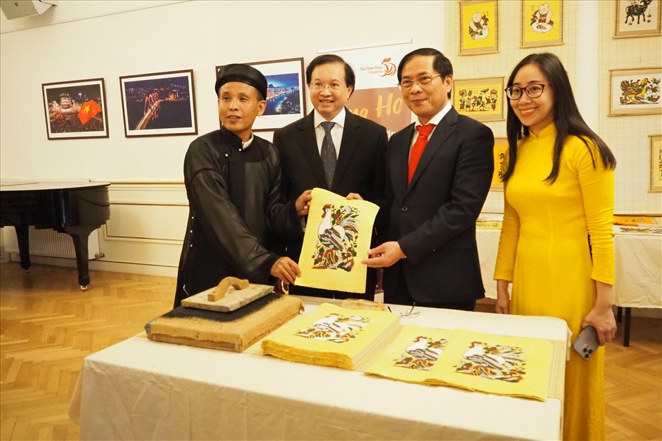Bộ trưởng Bộ Ngoại giao Bùi Thanh Sơn, Thứ trưởng Bộ Văn hóa, Thể thao và Du lịch Tạ Quang Đông tại Chương trình Ngày Việt Nam tại Áo 2022