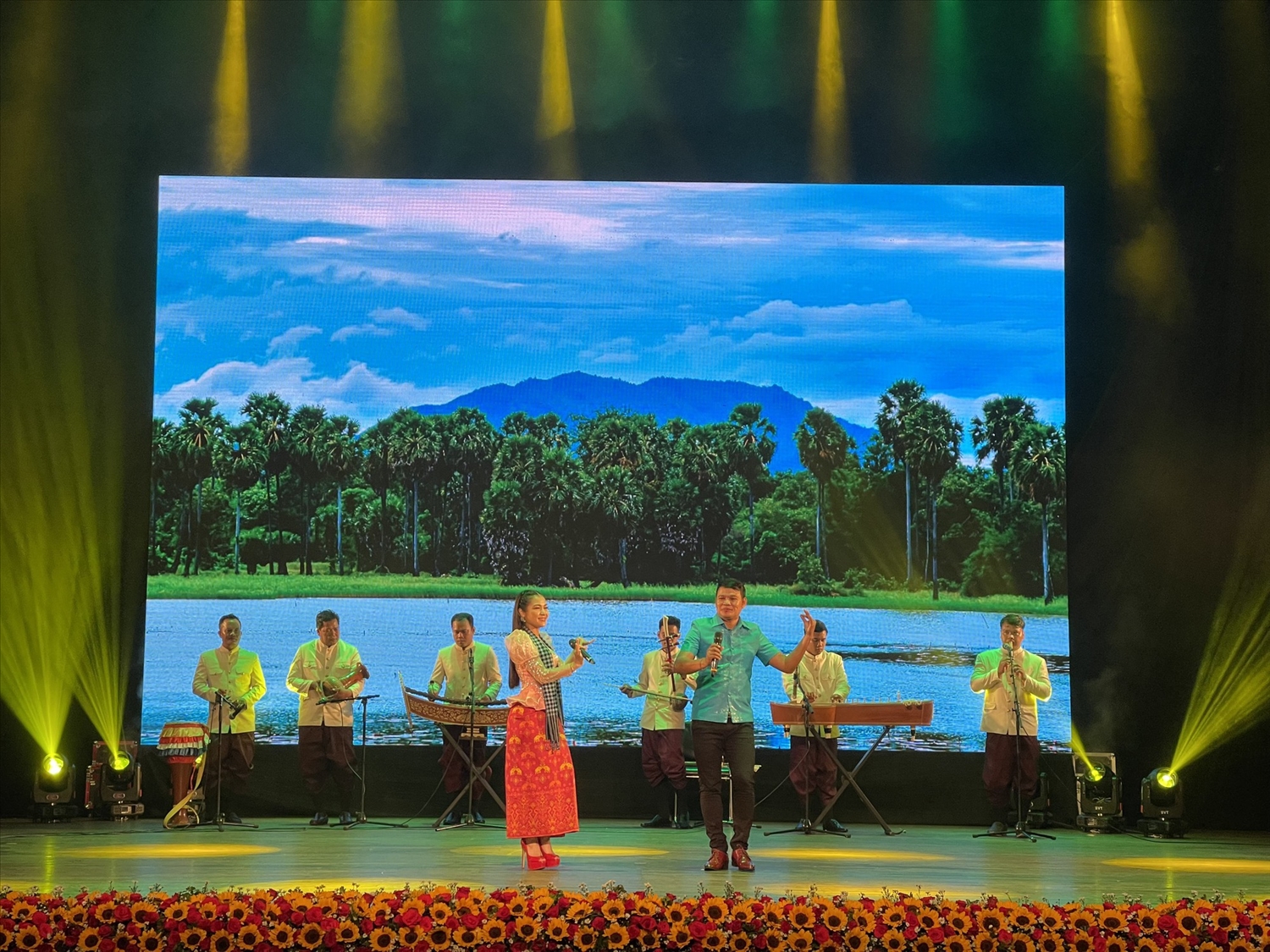 Thông qua các chương trình nghệ thuật ca, múa, nhạc truyền thống... người dân Việt Nam, đặc biệt là thế hệ trẻ hai nước cùng bạn bè quốc tế có thể hiểu rõ hơn về nền văn hoá Campuchia.