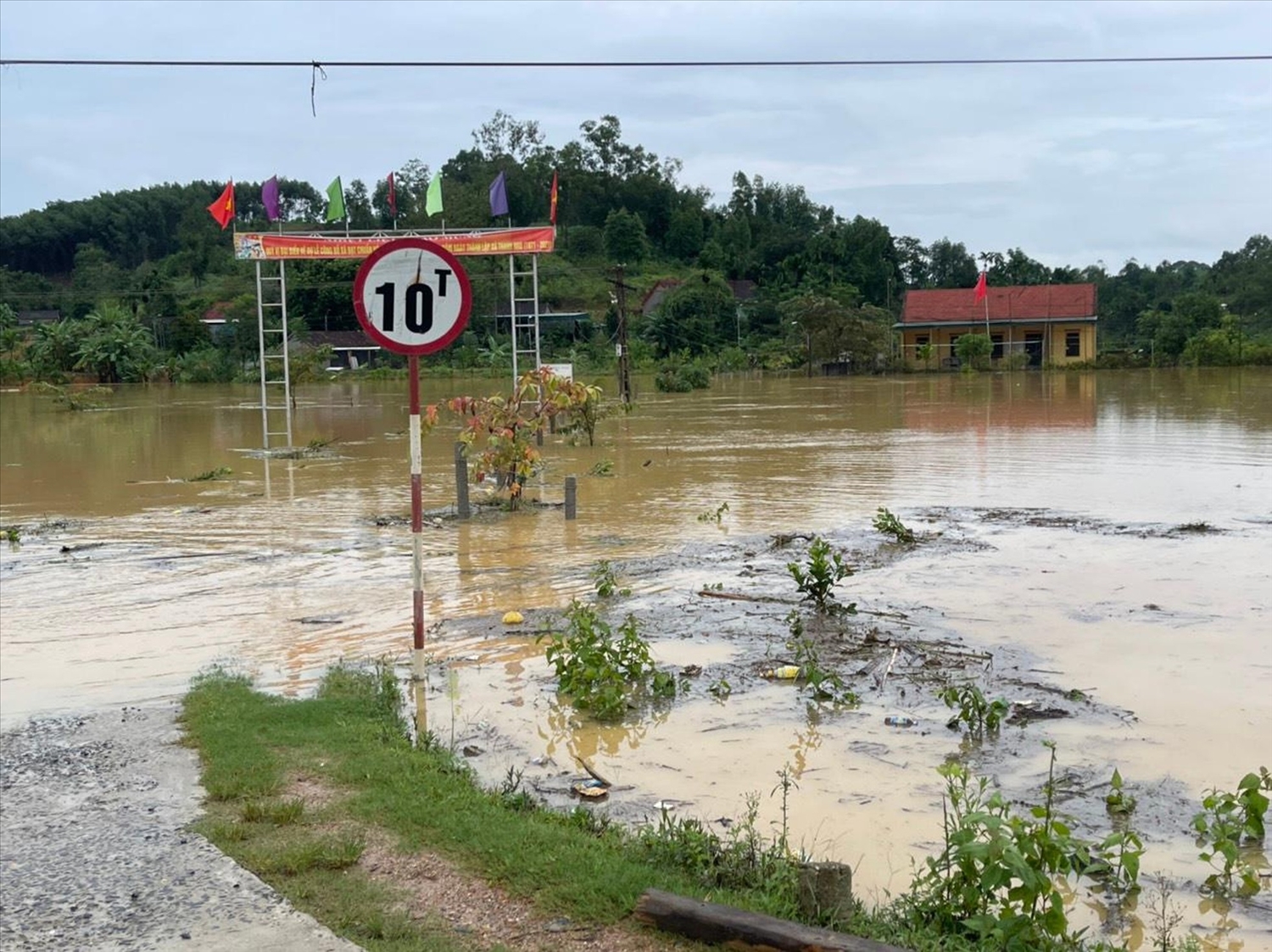 Nhiều nơi ở xã Ngọc Sơn huyện Thanh Chương, Nghệ An đã bị ngập nặng