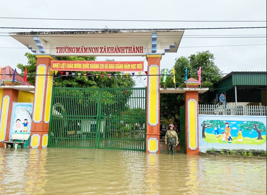 Trường Mầm non Khánh Thành huyện Yên Thành ngập trong nước lũ