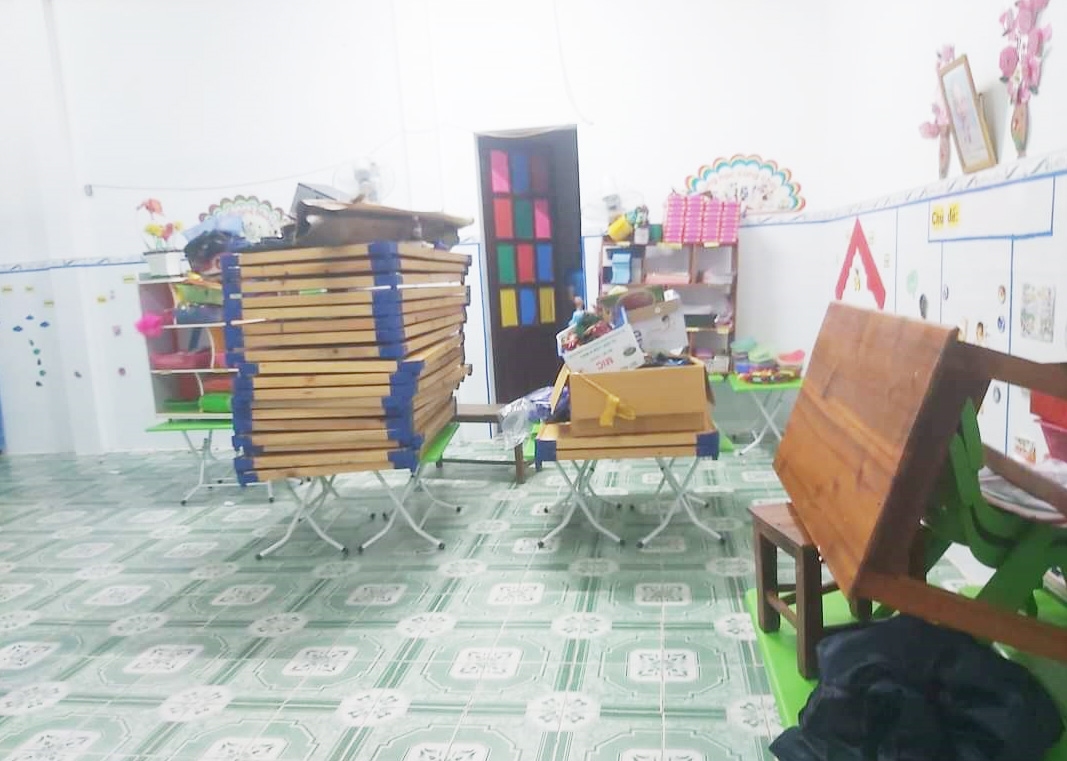 Đồ dùng dạy học tại Trường Mầm non Khánh Thành huyện Yên Thành đã được kê cao từ đêm hôm trước