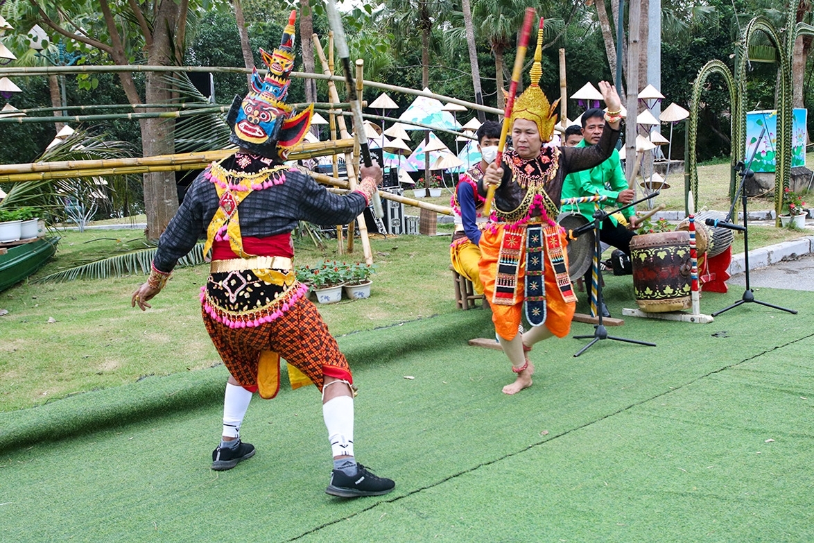 Điệu múa truyền thống của đồng bào Khmer (Sóc Trăng)