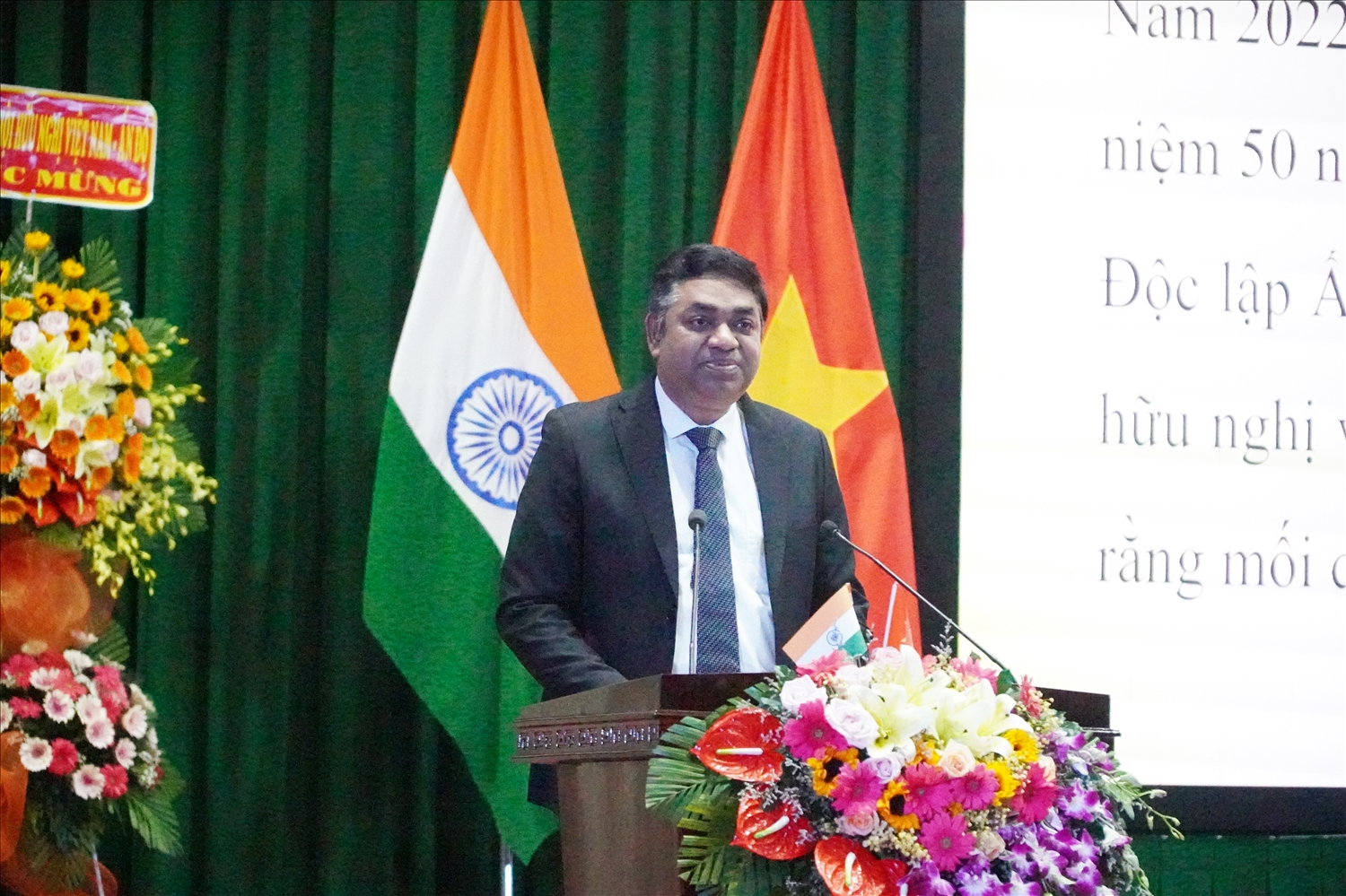 Ông Madan Mohan Sethi - Tổng Lãnh sự Cộng hòa Ấn Độ tại TP. Hồ Chí Minh phát biểu tại buổi họp mặt