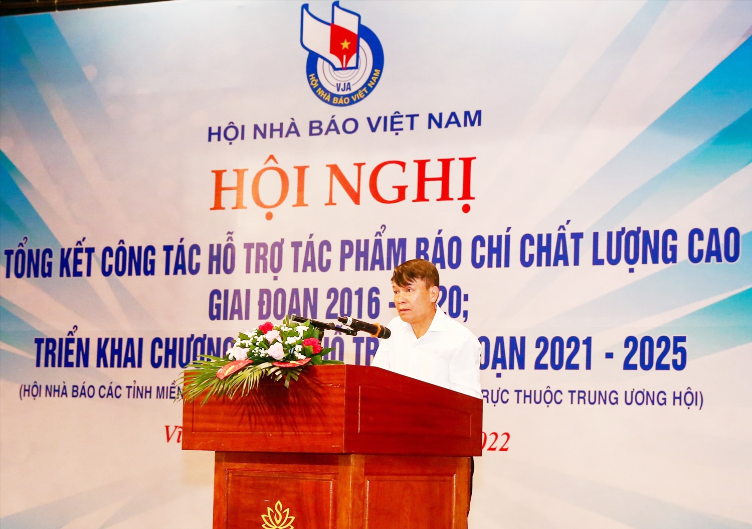 Đồng chí Nguyễn Đức Lợi - Phó Chủ tịch Thường trực Hội Nhà báo Việt Nam phát biểu khai mạc Hội nghị.