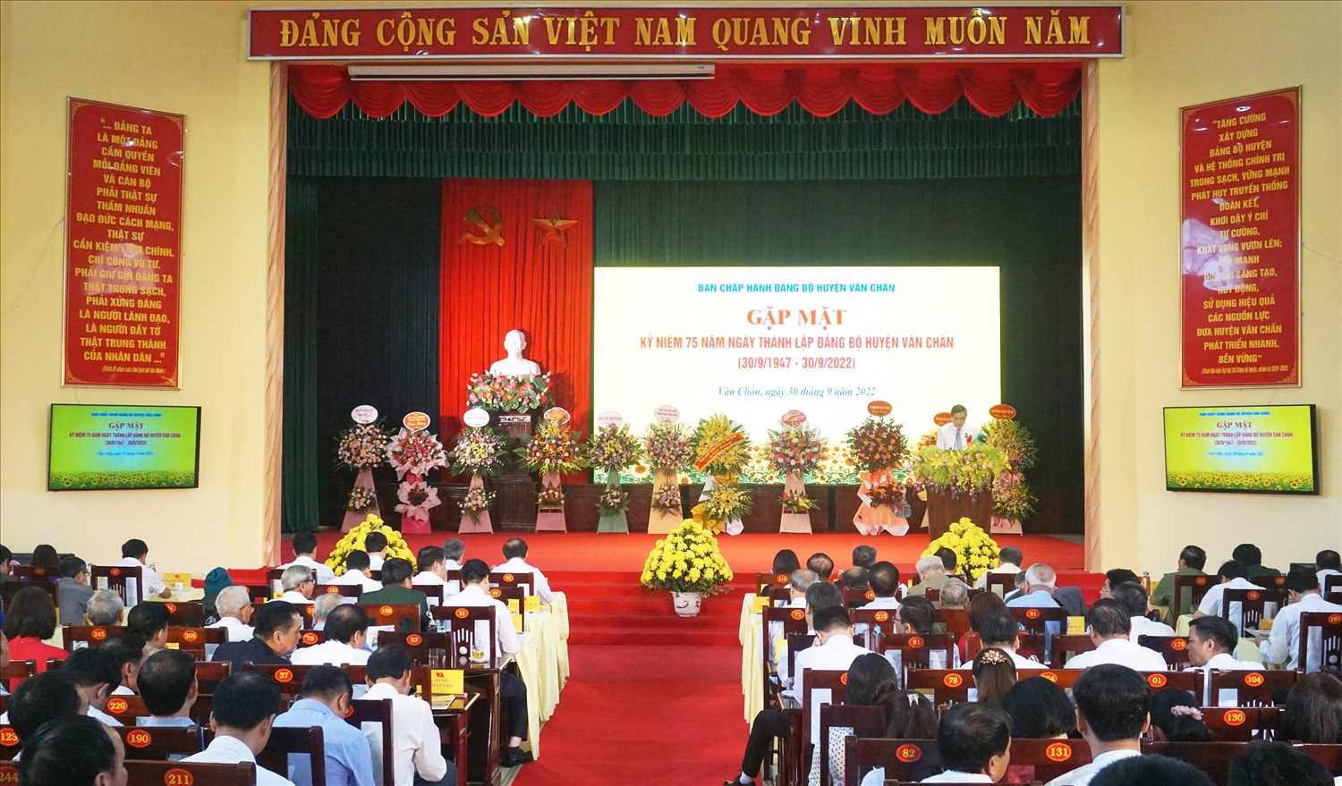 Hiện nay, Đảng bộ huyện Văn Chấn có trên 7.500 đảng viên