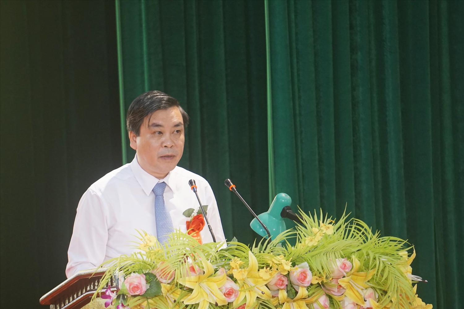 Bí thư Huyện ủy Văn Chấn Mai Mộng Tuân ôn lại truyền thống 75 năm xây dựng và trưởng thành của Đảng bộ huyện
