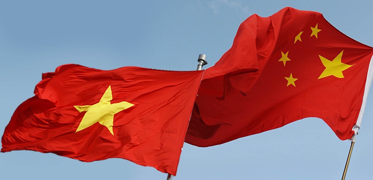 Quốc kỳ Việt Nam và Trung Quốc. (Nguồn: Báo Điện tử Chính phủ)