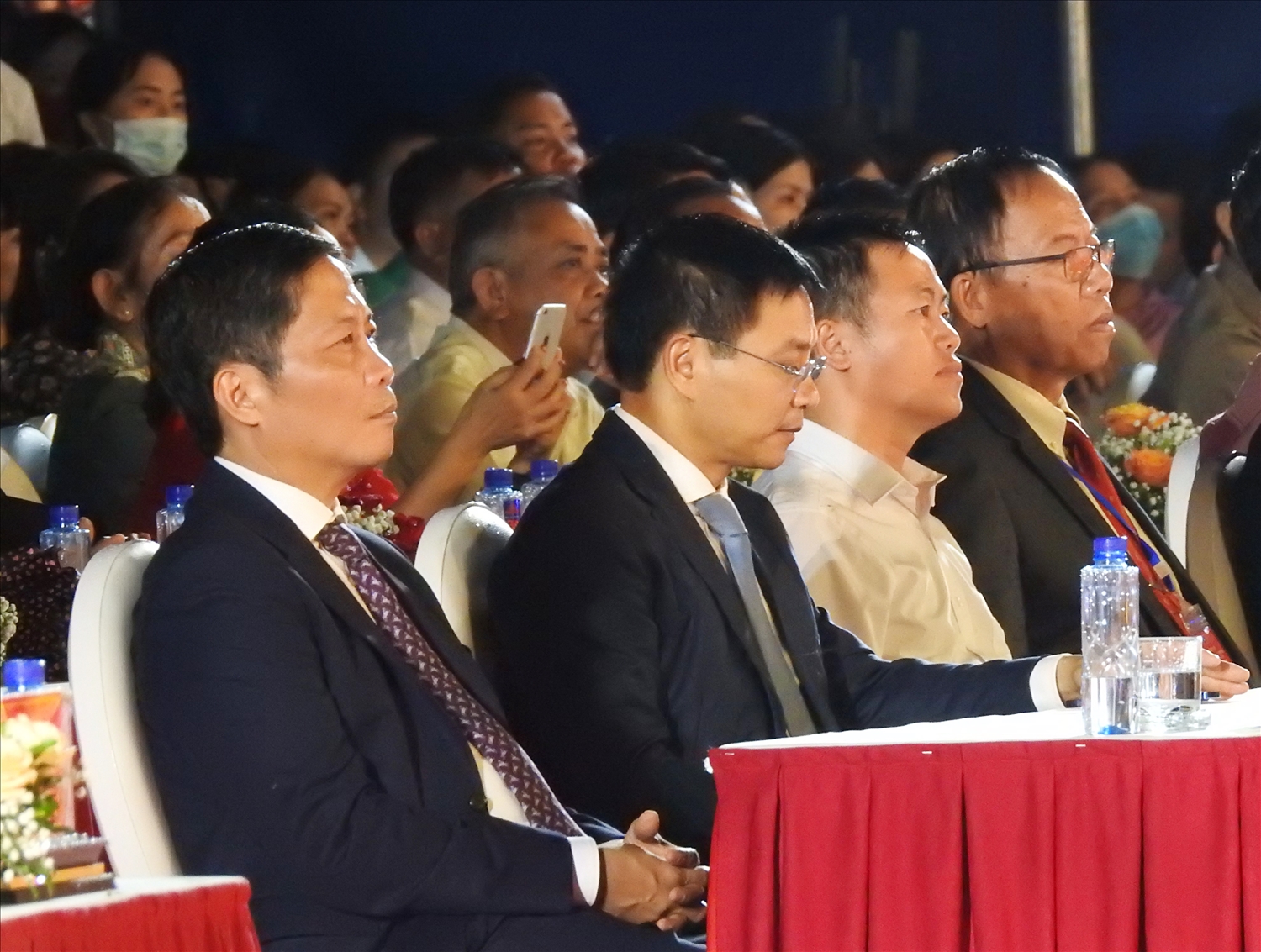 Ủy viên Bộ Chính trị, Trưởng Ban Kinh tế Trung ương Trần Tuấn Anh và lãnh đạo các ban, bộ, ngành Trung ương nước Cộng hòa Dân chủ Nhân dân Lào tham dự buổi Lễ