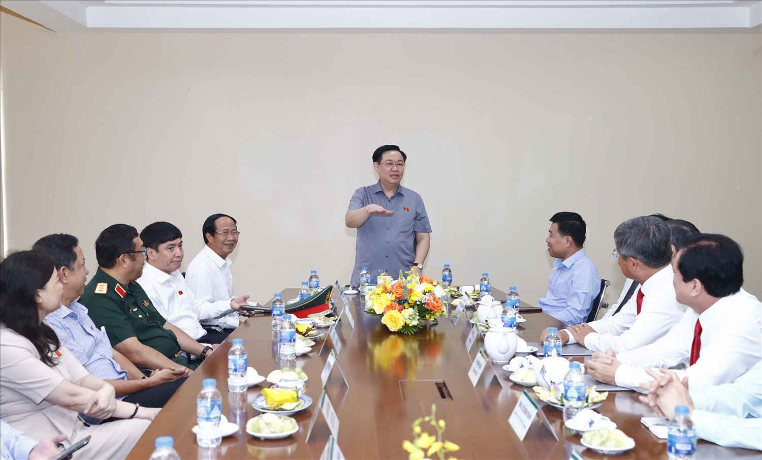  Chủ tịch Quốc hội Vương Đình Huệ làm việc với Lãnh đạo Nhà máy Gỗ MDF Dongwha 