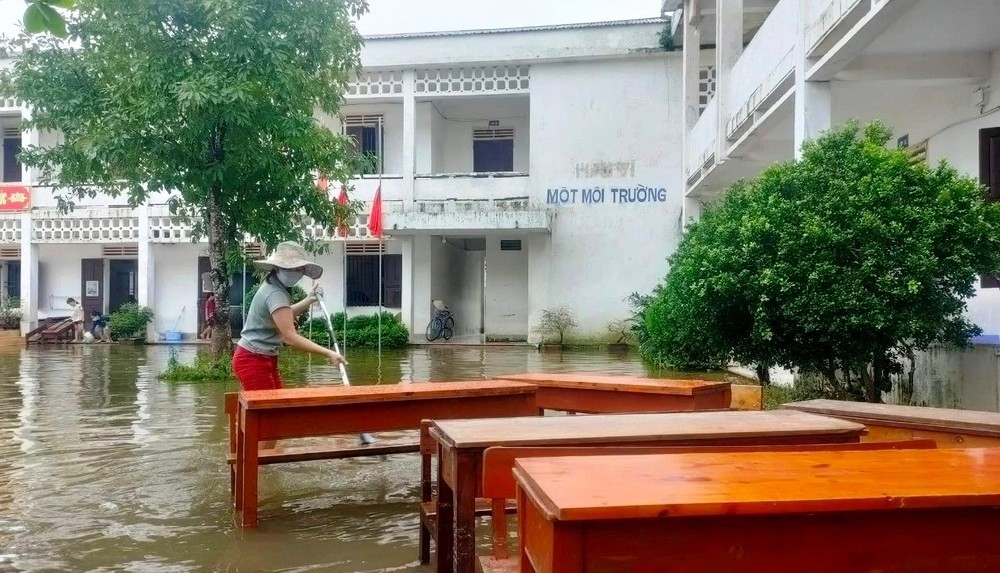 Hình ảnh: Gần 170 trường ở Nghệ An bị ảnh hưởng mưa lũ chưa thể tổ chức dạy học trở lại số 3