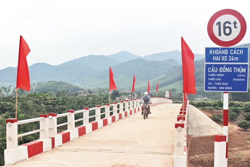 Cầu Đồng Thủm, xã Tuấn Đạo, huyện Sơn Động mới được khánh thành giúp việc đi lại, làm ăn của người dân dễ dàng, thuận lợi 