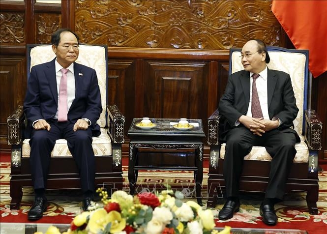 Chủ tịch nước Nguyễn Xuân Phúc tiếp Đại sứ Hàn Quốc Park Noh Wan đến chào từ biệt kết thúc nhiệm kỳ công tác tại Việt Nam - Ảnh: TTXVN