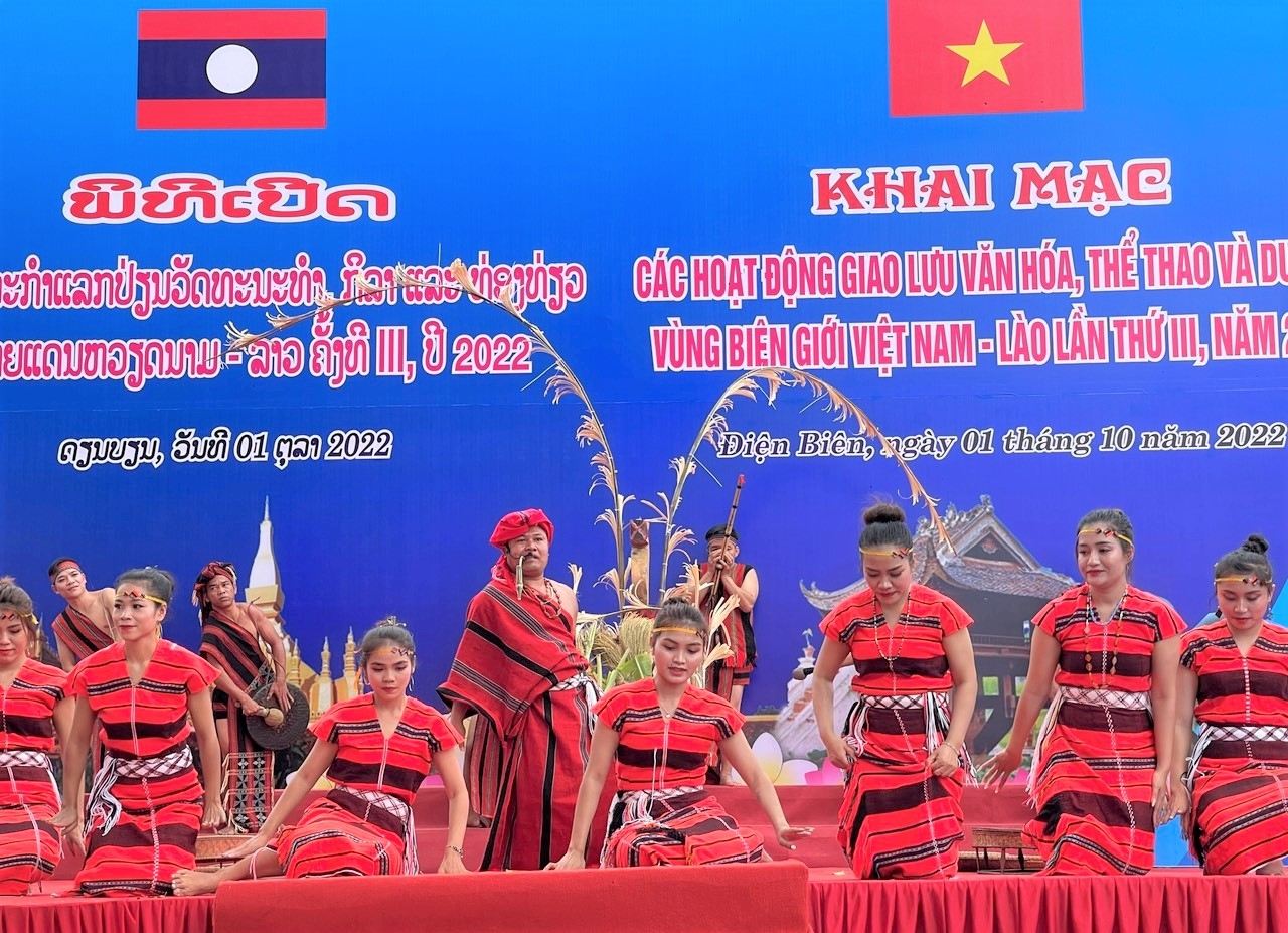 Đoàn nghệ nhân, diễn viên các DTTS tỉnh Quảng Nam tham gia Ngày hội văn hóa, thể thao và du lịch vùng biên giới Việt Nam - Lào, năm 2022