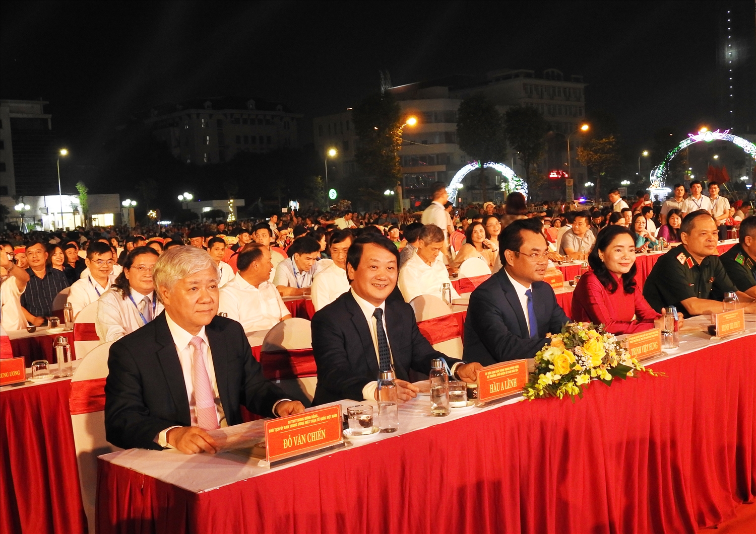 Đại biểu Lãnh đạo Đảng, Nhà nước tham dự Lễ khai mạc