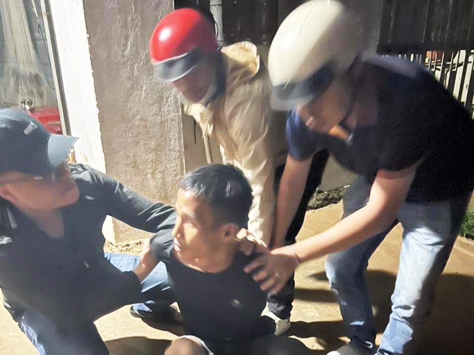 Đối tượng Mạnh bị bắt giữ khi đang bỏ trốn tại Bến xe phía Nam tỉnh Đắk Lắk