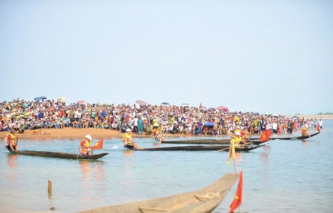 Hội đua thuyền độc mộc trên sông Pô Cô là hoạt động thể thao văn hóa truyền thống, phát huy giá trị văn hóa đặc sắc của dân tộc