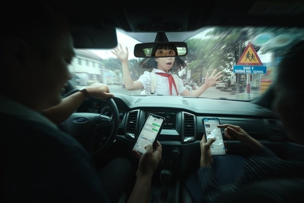 Tác phẩm "Hiểm họa sử dụng điện thoại khi lái xe" của Nguyễn Ngọc Hòa đoạt giải Khuyến khích cho thể loại ý tưởng.