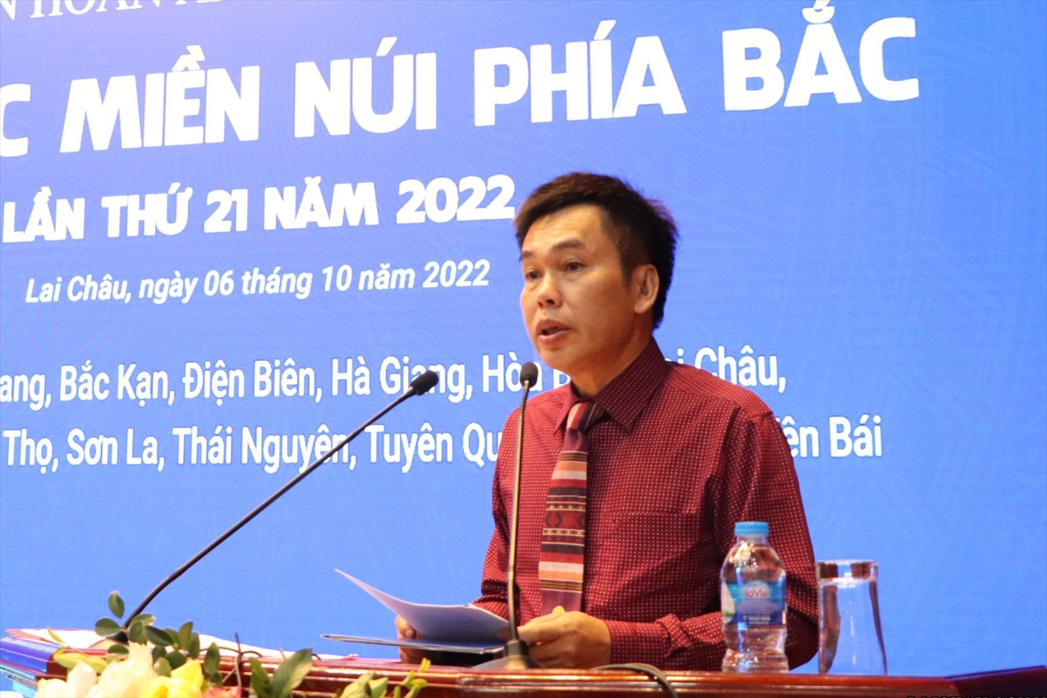 Nghệ sỹ nhiếp ảnh Hồ Sỹ Minh - Phó Chủ tịch Hội Nghệ sỹ nhiếp ảnh Việt Nam phát biểu Khai mạc Liên hoan