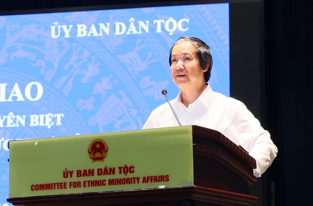 Bộ trưởng Bộ GD&ĐT Nguyễn Kim Sơn phát biểu tại Lễ bàn giao 