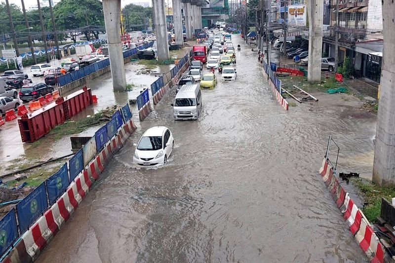 Đường phố ở Bangkok (Thái Lan) bị ngập lụt