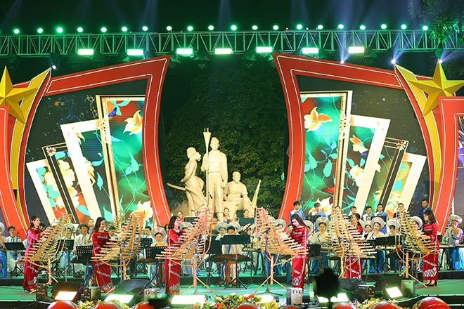 Tiết mục trống “Thăng Long vui hội” biểu diễn tại chương trình. 