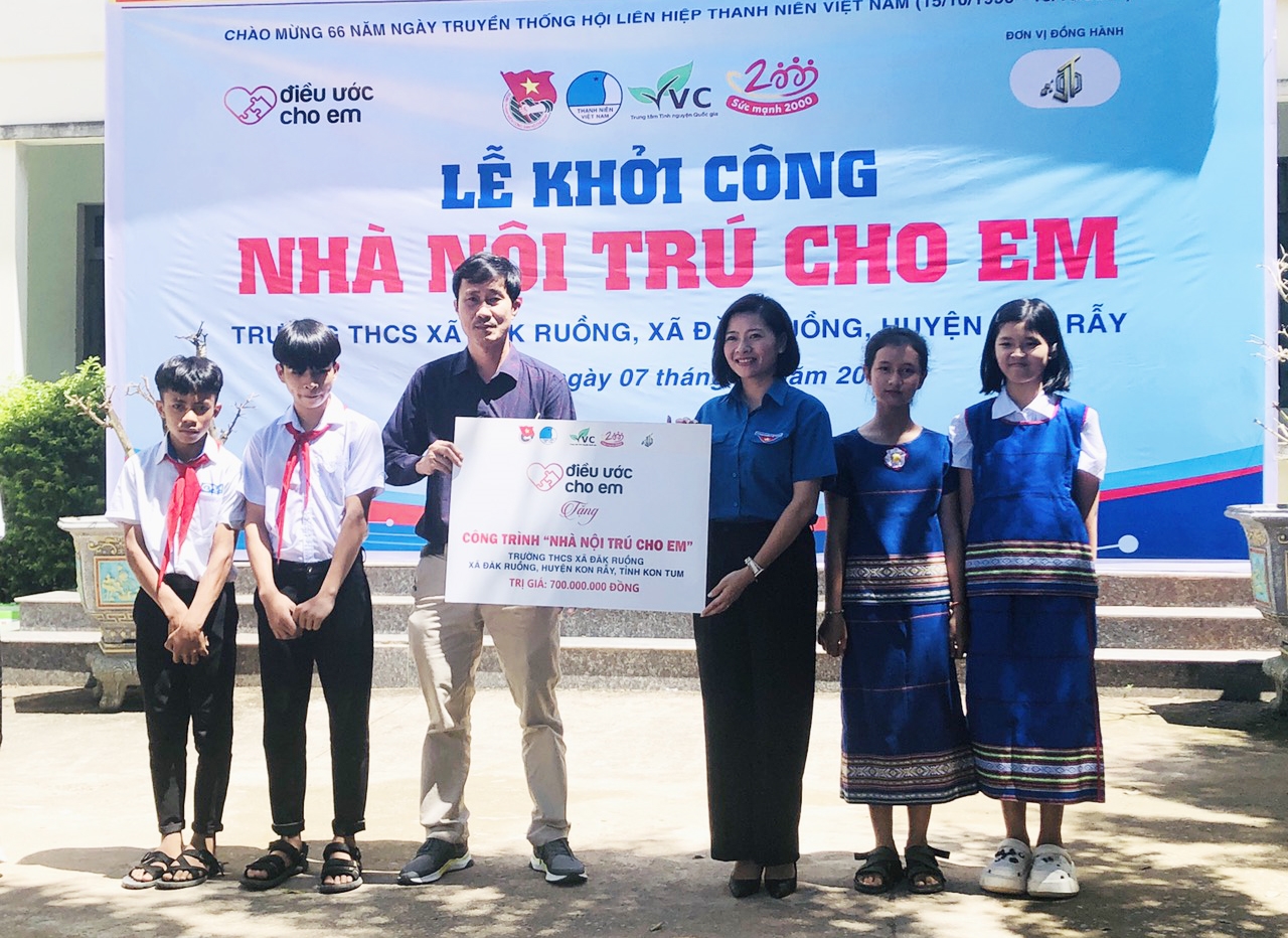 Trao hỗ trợ cho công trình Nhà Nội trú cho em tại tỉnh Kon Tum