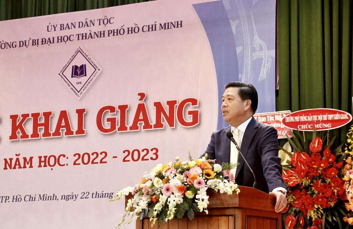 Thứ trưởng, Phó Chủ nhiệm Ủy ban Dân tộc Lê Sơn Hải phát biểu tại Lễ khai giảng năm học 2022 - 2023 của Trường Dự bị Đại học TP. Hồ Chí Minh