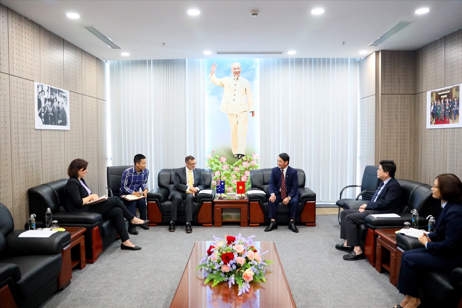 Hình ảnh: Bộ trưởng, Chủ nhiệm Ủy ban Dân tộc Hầu A Lềnh tiếp Đại sứ Úc tại Việt Nam số 2