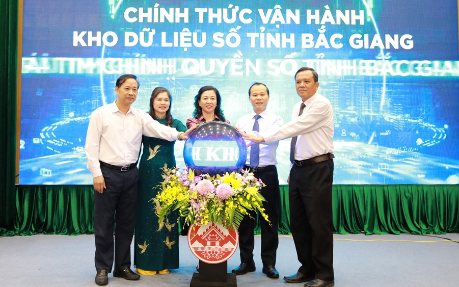 Lãnh đạo tỉnh Bắc Giang chính thức vận hành Kho dữ liệu số tỉnh 