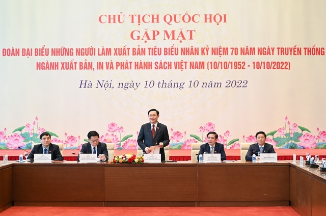 Chủ tịch Quốc hội Vương Đình Huệ gặp mặt người làm xuất bản tiêu biểu cả nước - Ảnh: Quochoi.vn