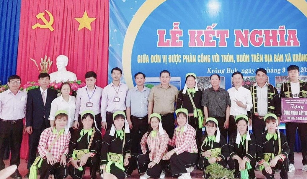 Xã Krông Buk tổ chức lễ kết nghĩa giữa 13 cơ quan, đơn vị với 07 thôn, buôn đồng bào DTTS trên địa bàn xã