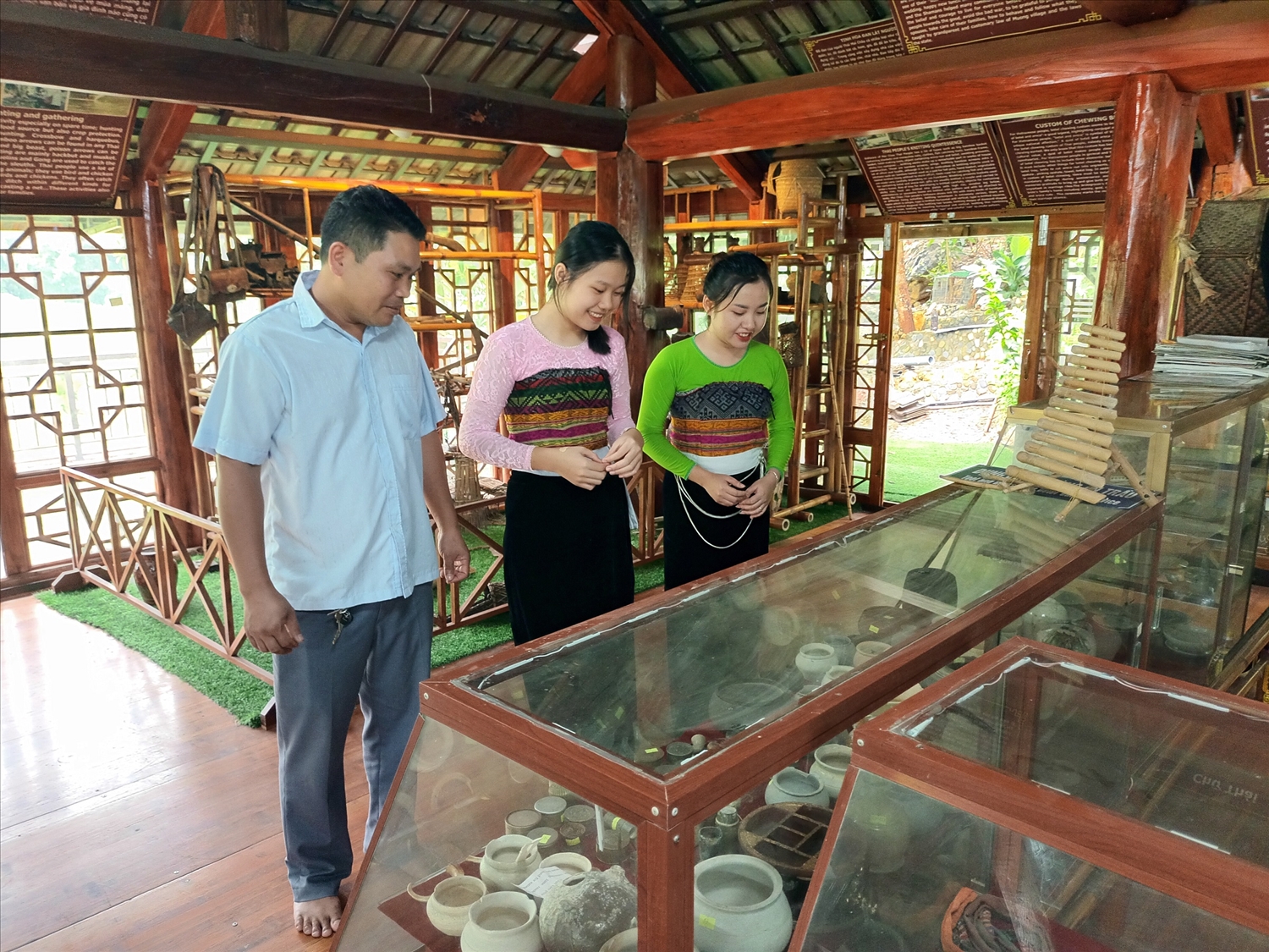 Bảo tàng Thái Mai Châu hiện lưu giữ, trưng bày hàng trăm hiện vật có giá trị