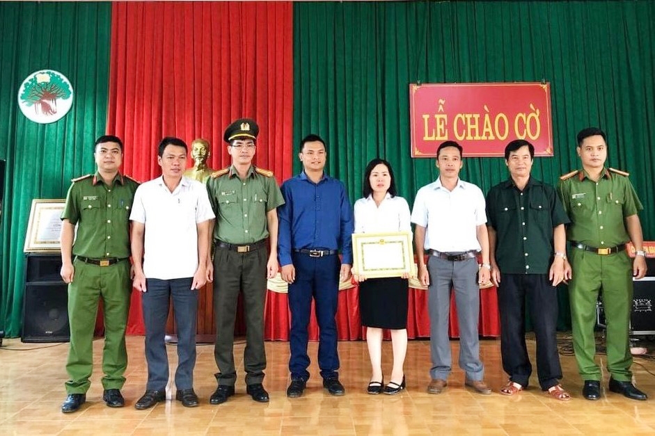 UBND huyện Đắk Mil, tỉnh Đắk Nông khen thưởng chị Hà Thị Mai