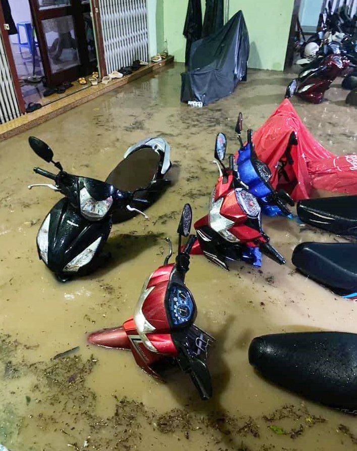 xe máy của người dân Tp. Quy Nhơn ngập sâu trong nước 