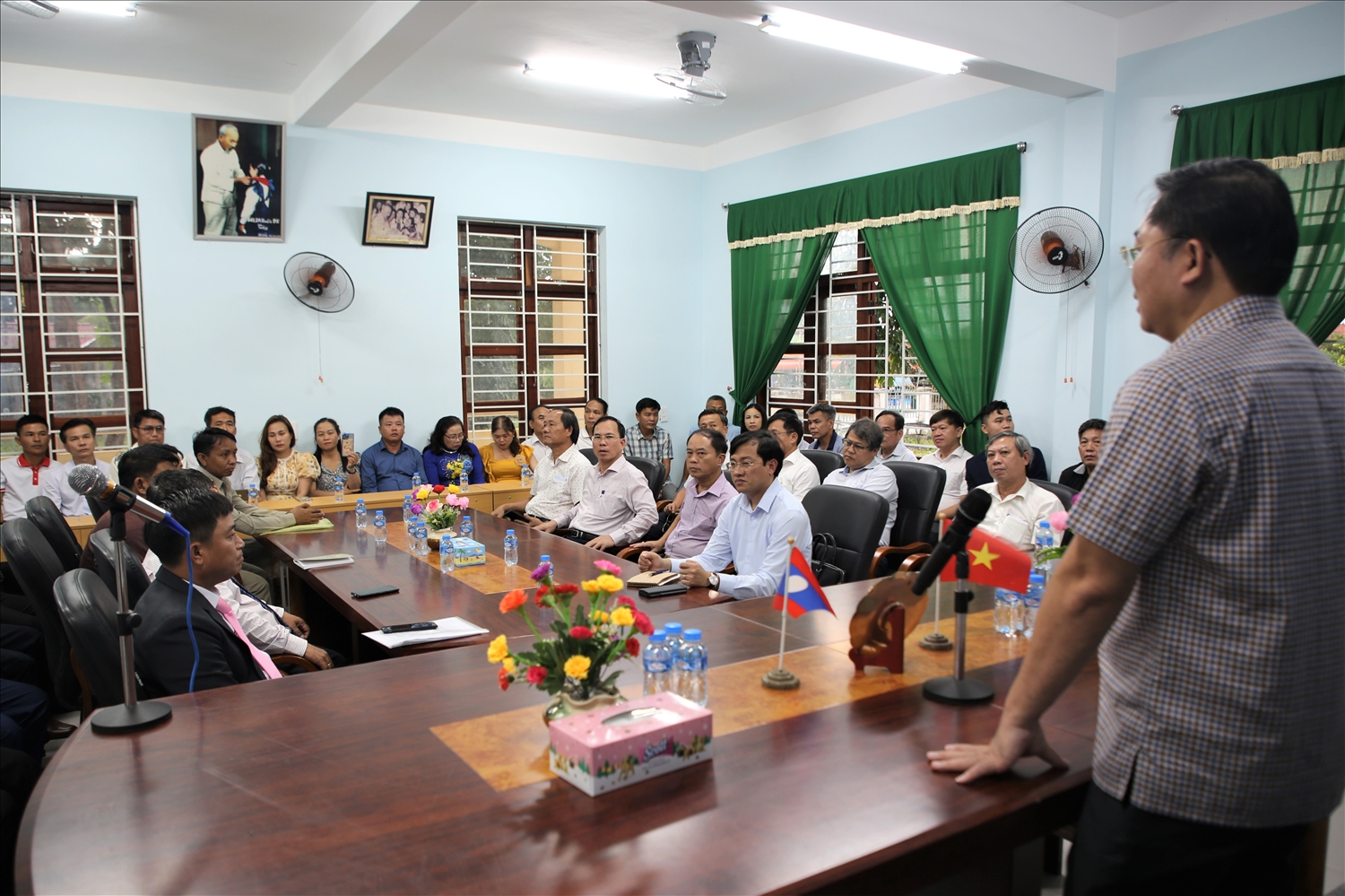 Đoàn công tác của tỉnh Quảng Nam gặp gỡ với kiều bào sinh sống tại Sê Kông