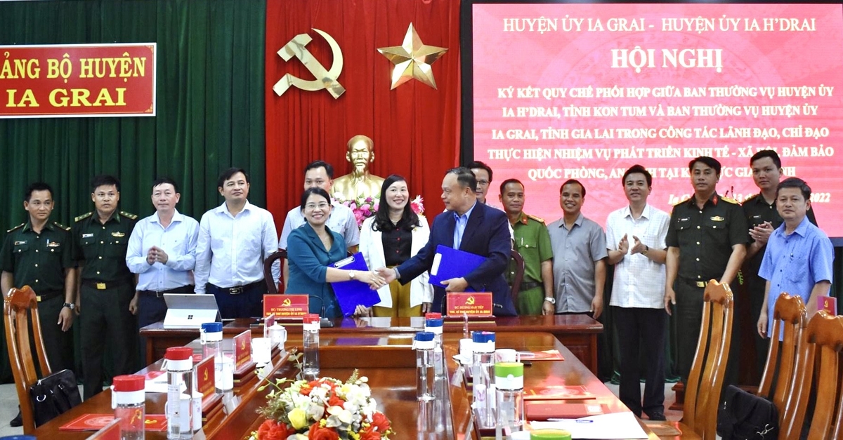 Huyện ủy Ia Grai (Gia Lai) và Huyện ủy Ia H'Drai (Kon Tum) cùng ký kết Quy chế phối hợp