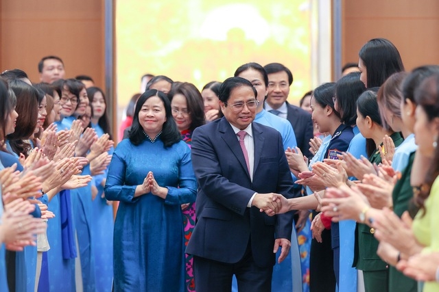 Thủ tướng Phạm Minh Chính tại Hội nghị đối thoại với phụ nữ Việt Nam sáng 15/10 - Ảnh: VGP/Nhật Bắc