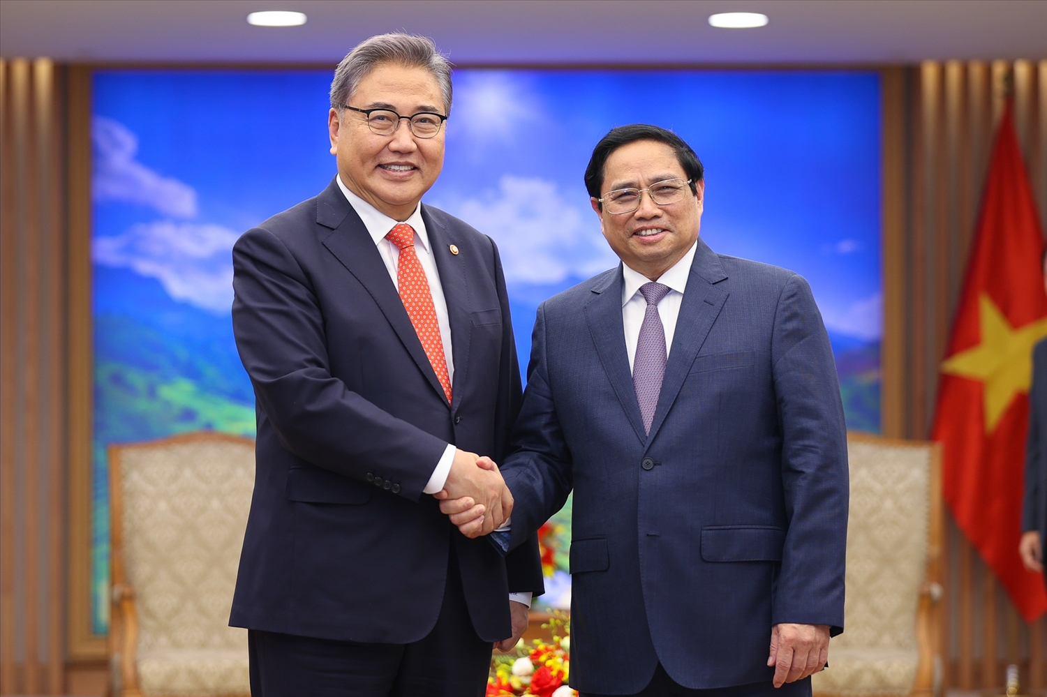Thủ tướng Chính phủ Phạm Minh Chính tiếp Bộ trưởng Ngoại giao Hàn Quốc Park Jin - Ảnh: VGP/Nhật Bắc