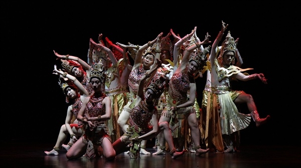Tiết mục múa dân gian dân tộc Chăm tại Liên hoan Nghệ thuật Múa TP.HCM mở rộng lần thứ 6 năm 2020
