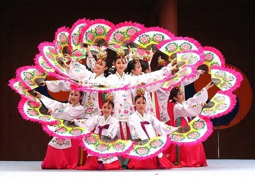 Những điệu múa truyền thống là một trong những nét đẹp văn hóa của Hàn Quốc.