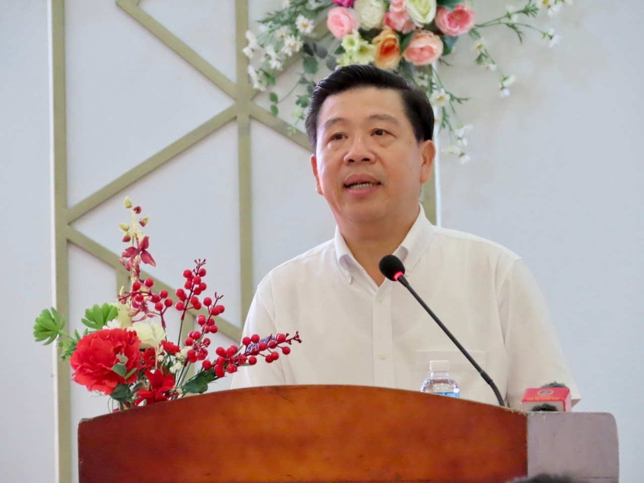 Thứ trưởng, Phó Chủ nhiệm Ủy ban Dân tộc Lê Sơn Hải phát biểu khai mạc Hội thảo