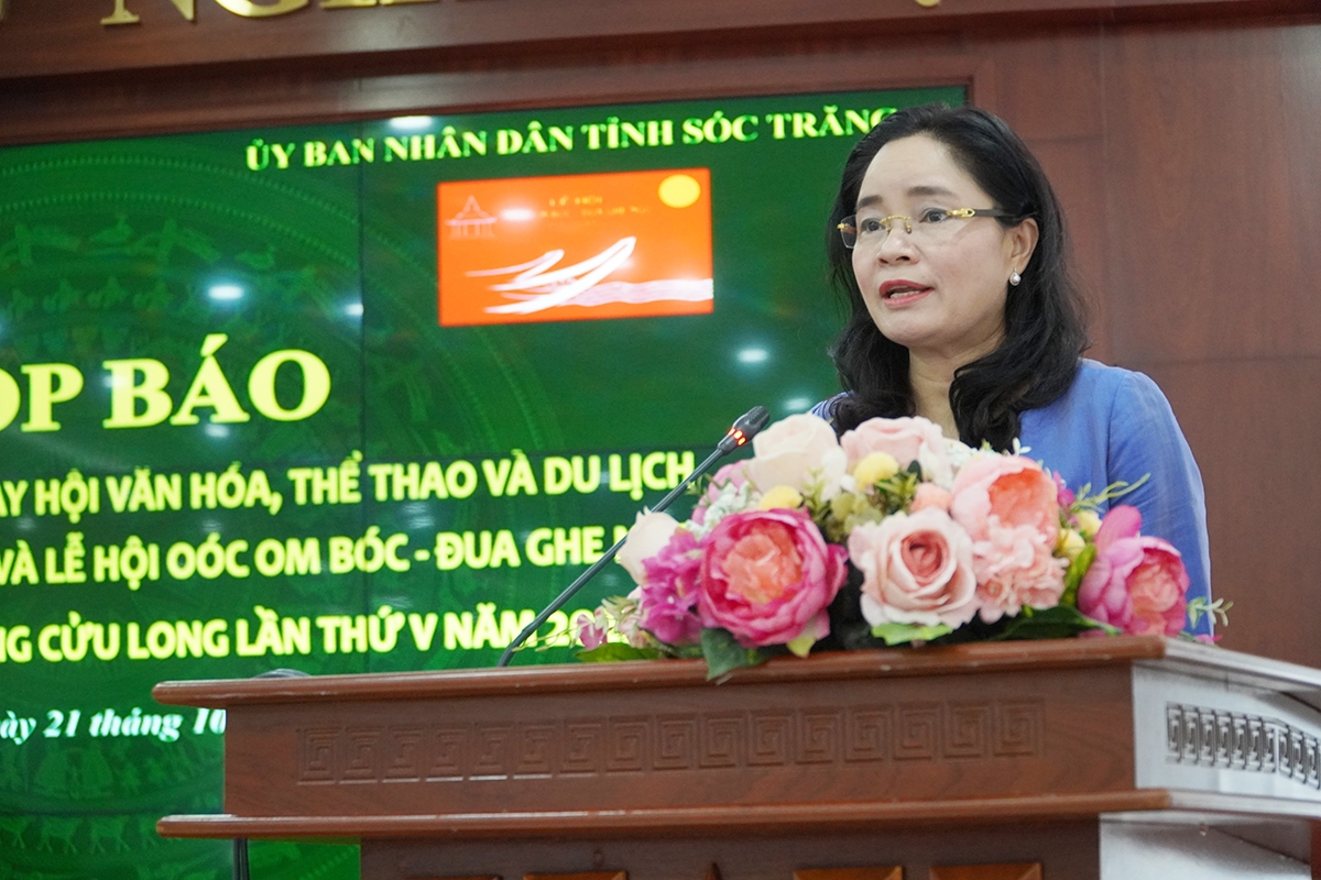 Bà Trịnh Thị Thủy - Thứ trưởng Bộ Văn hóa Thể thao và Du tịch chủ trì buổi họp báo