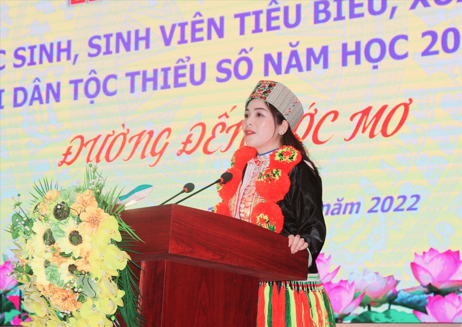 Bà Triệu Thị Thu Phương - Trưởng Ban Dân tộc tỉnh Bắc Kạn phát biểu khai mạc buổi lễ.