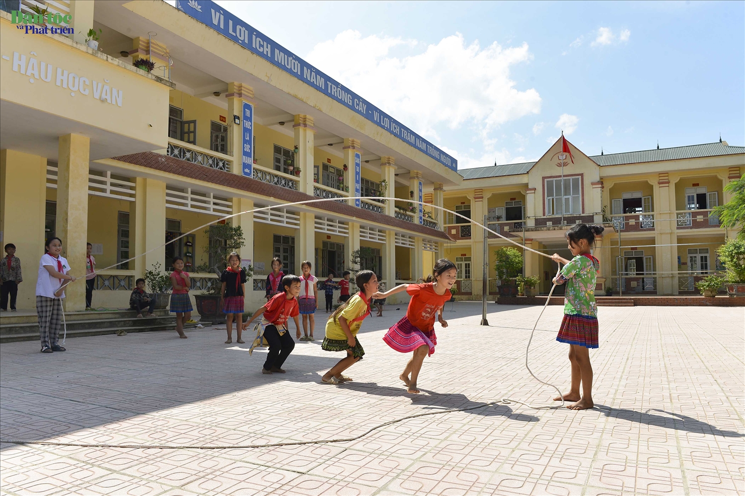 Những ngôi trường mới được đầu tư xây dưng tạo điều kiện con em đồng bào các dân tộc Lai Châu được học tập tốt hơn