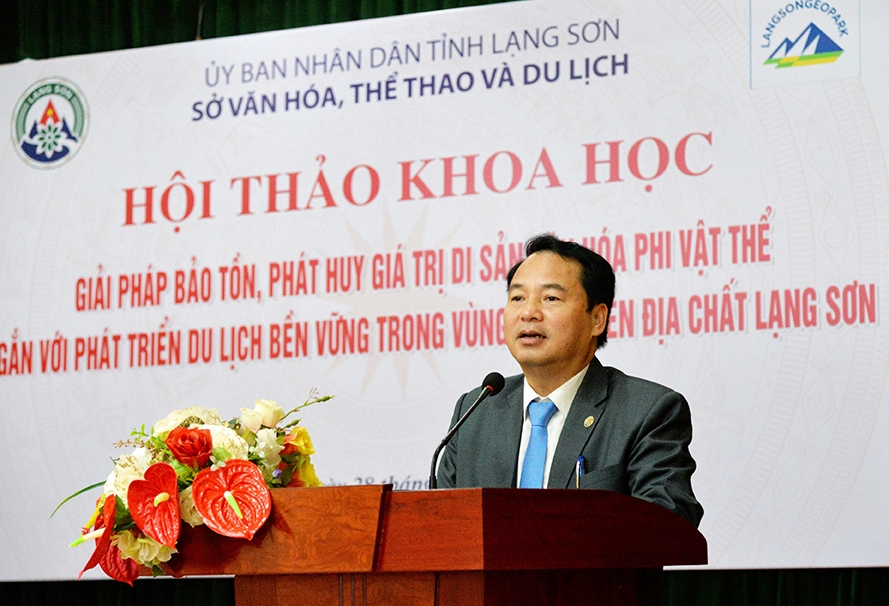 Giám đốc Sở Văn hóa Thể thao và Du lịch tỉnh Lạng Sơn phát biểu tại Hội thảo